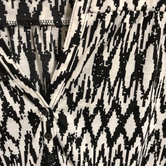 Woman’s H&M tunic style top in Black and Cream - Picture 3 of 4